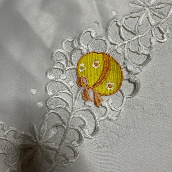 Elegant Easter Round Dining tablecloth Lace  Embroidered Holiday - Picture 4 of 12